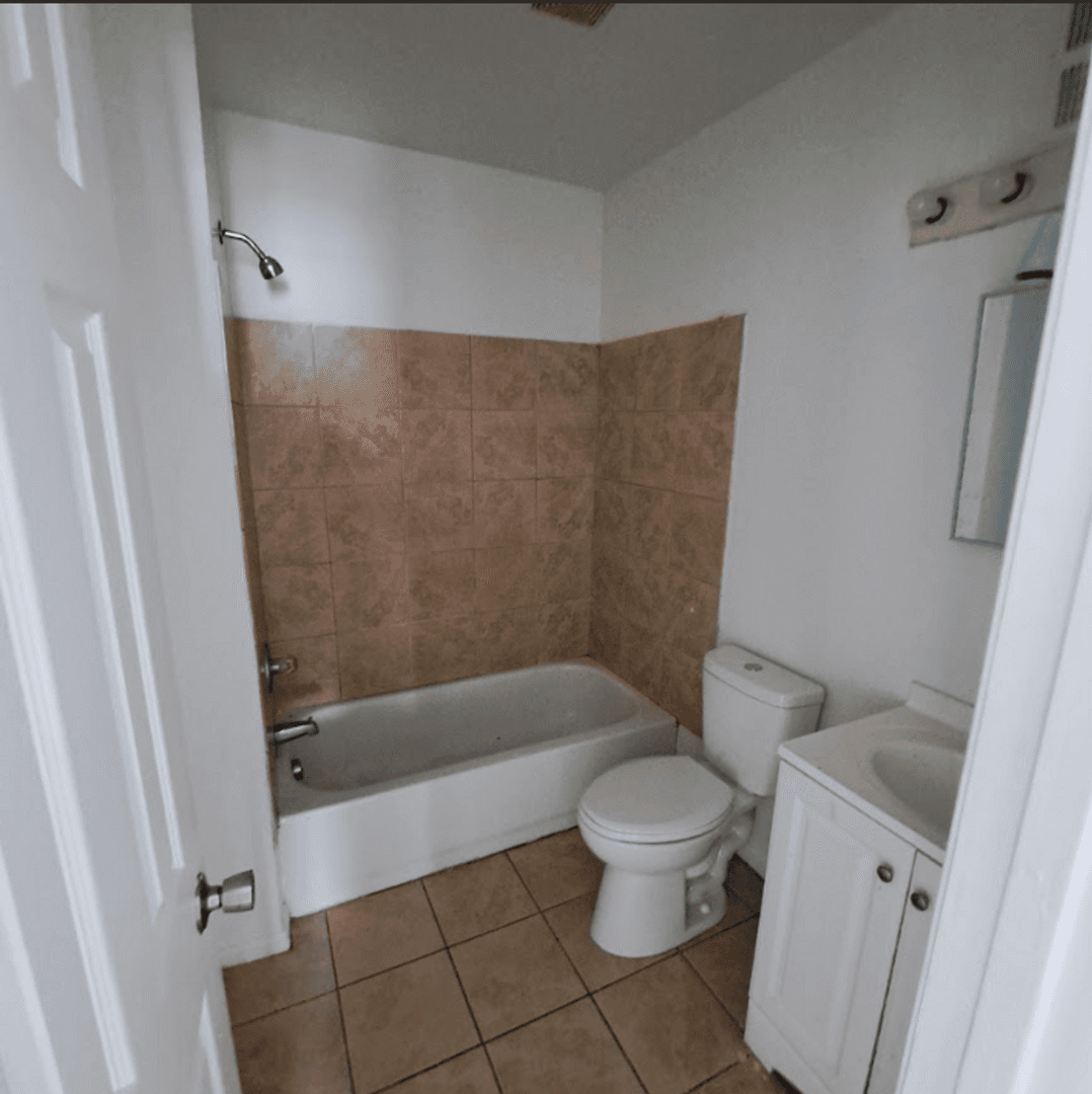 Chesapeake Apartment: 614 Lafayette Ave