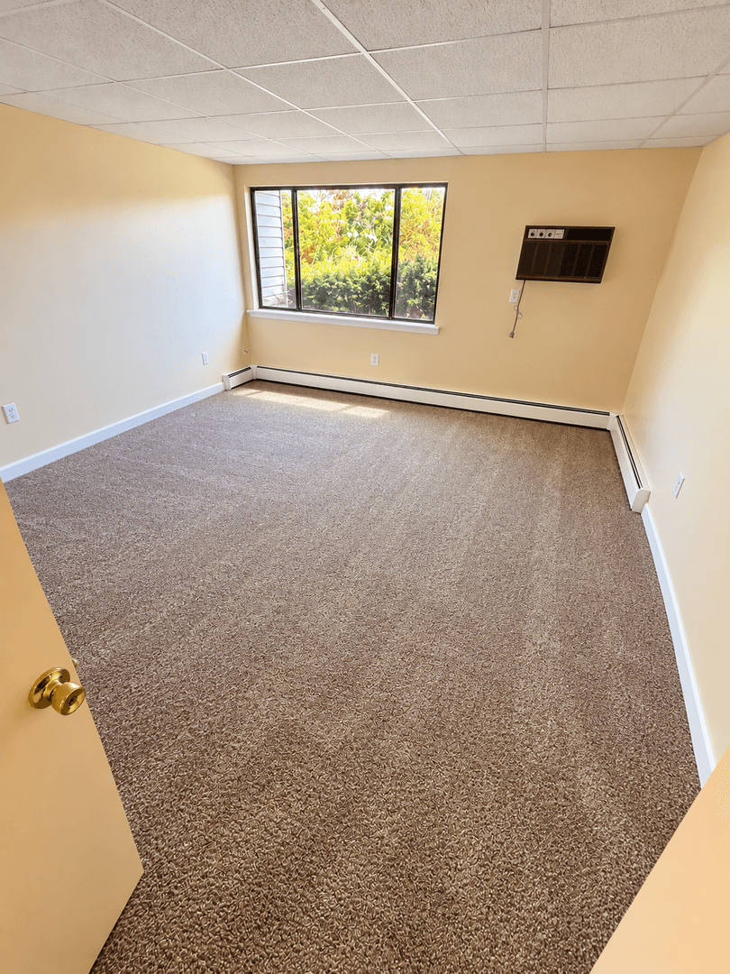 Vernon Apartment: 655 Talcottville Rd.