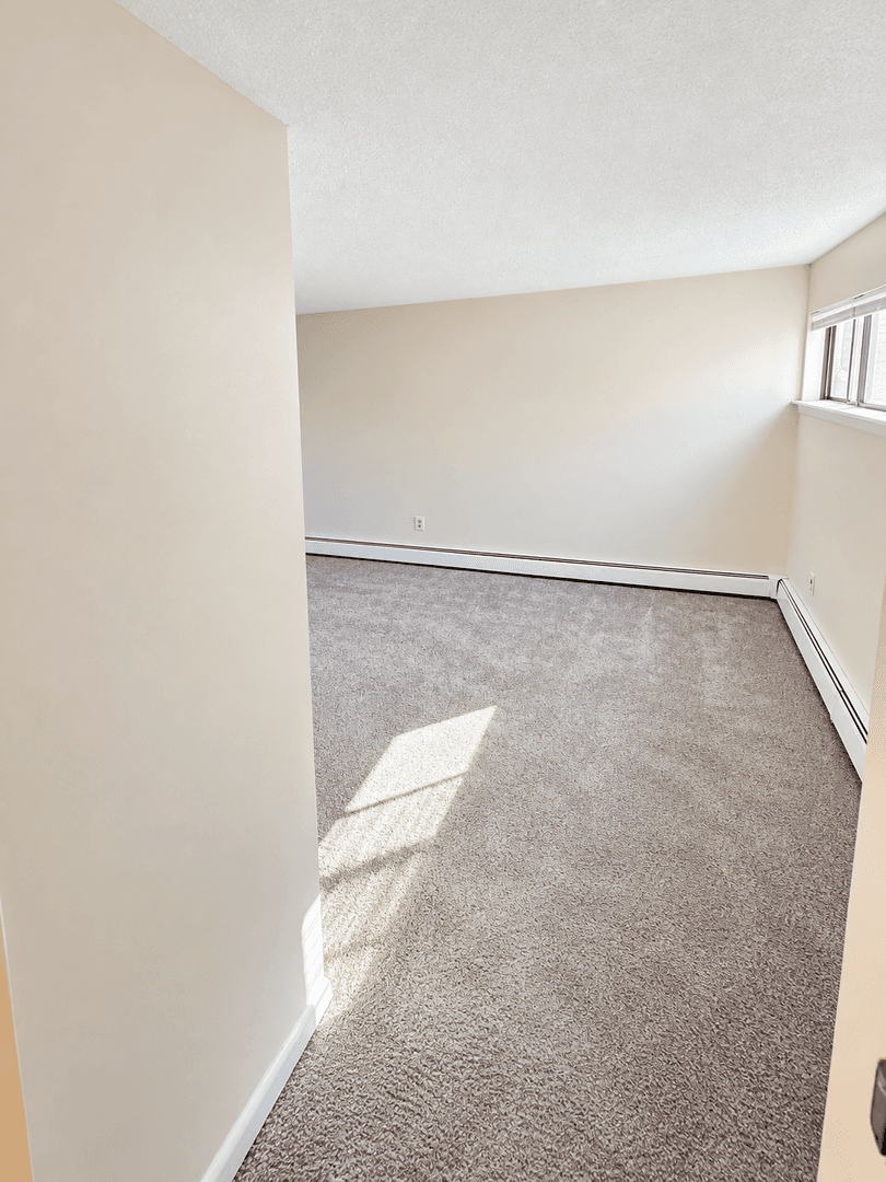 Vernon Apartment: 655 Talcottville Rd.