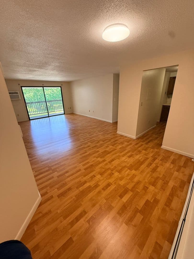 Vernon Apartment: 655 Talcottville Rd.