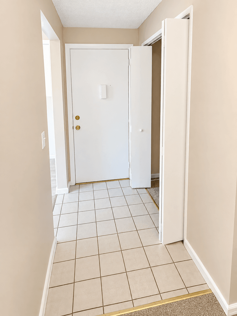Vernon Apartment: 655 Talcottville Rd.