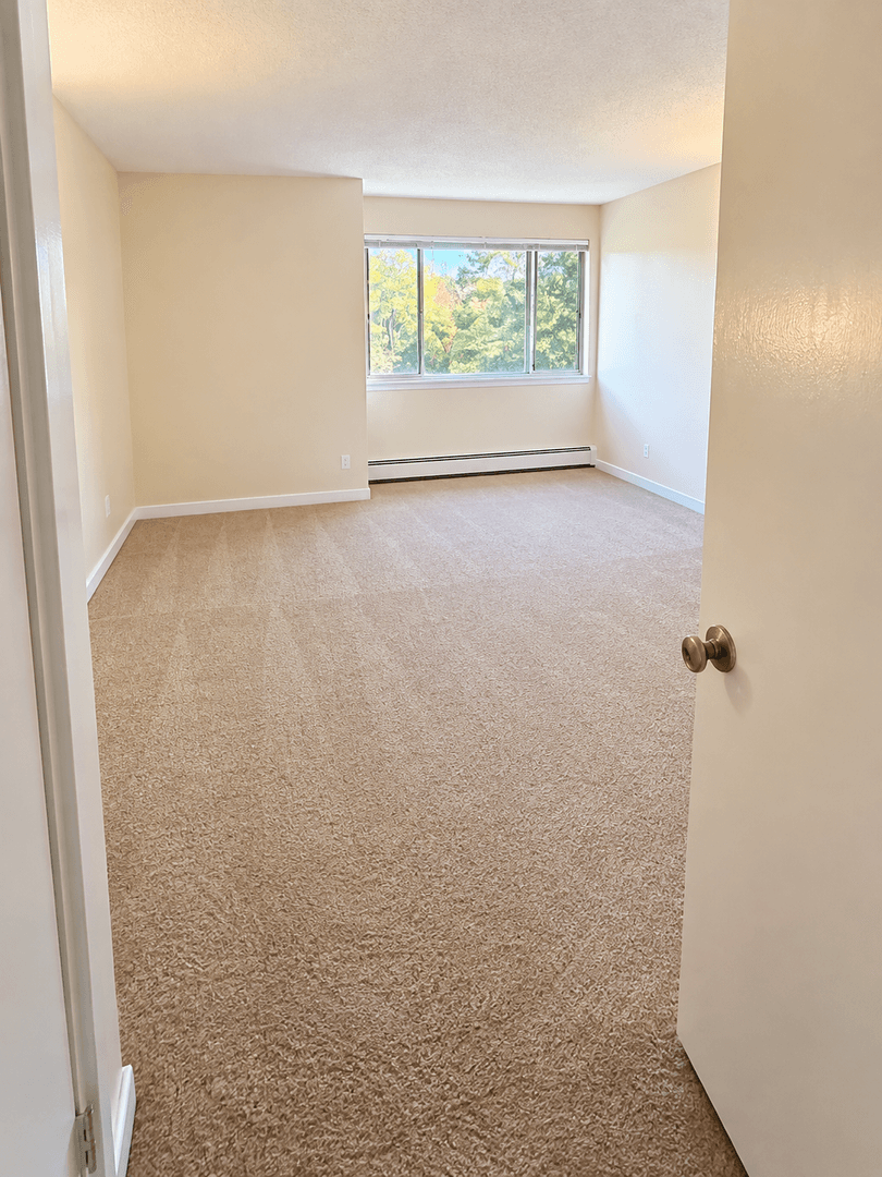Vernon Apartment: 655 Talcottville Rd.