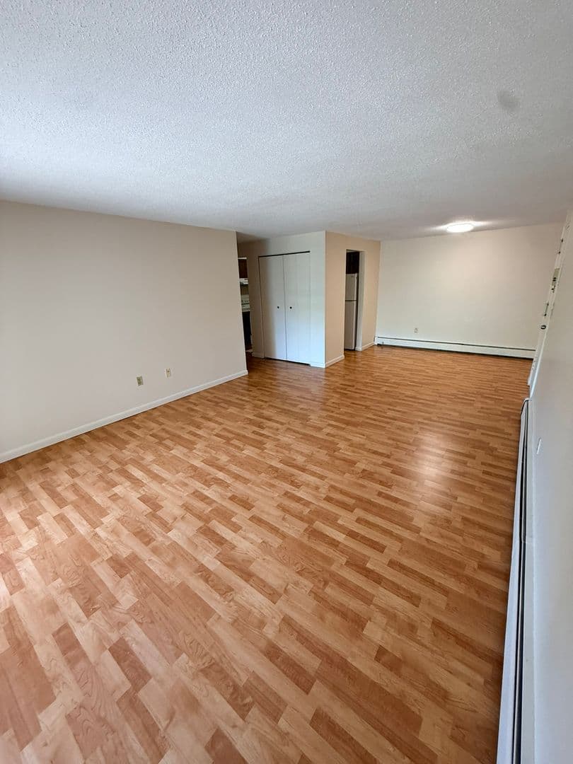 Vernon Apartment: 655 Talcottville Rd.