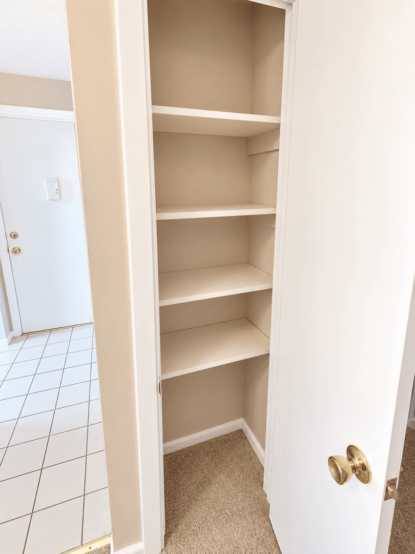 Vernon Apartment: 655 Talcottville Rd.