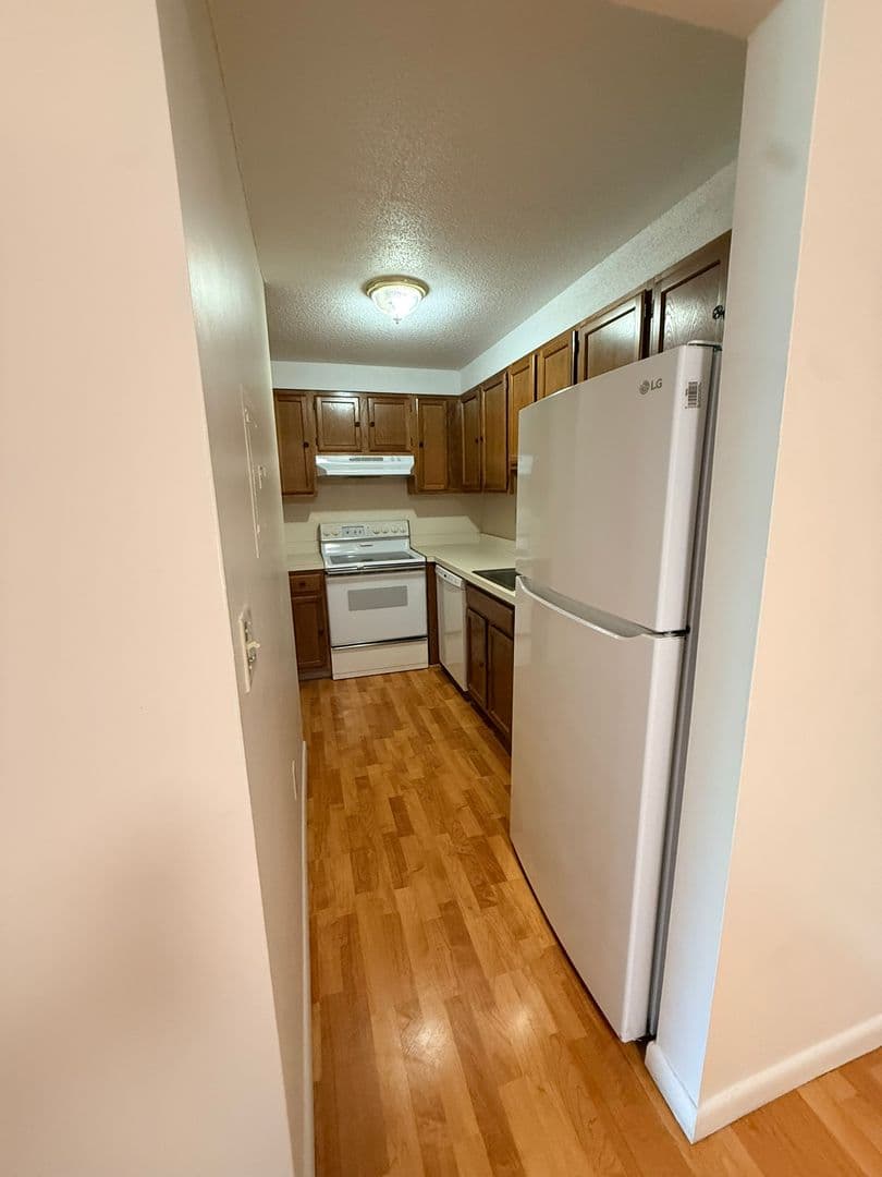 Vernon Apartment: 655 Talcottville Rd.