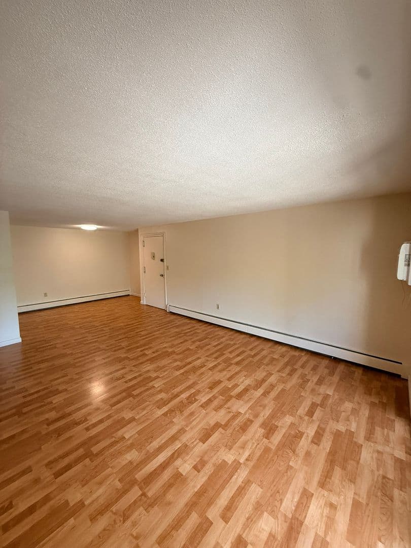 Vernon Apartment: 655 Talcottville Rd.