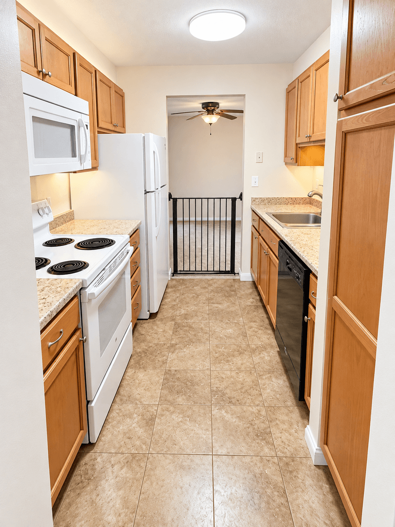 Vernon Apartment: 655 Talcottville Rd.