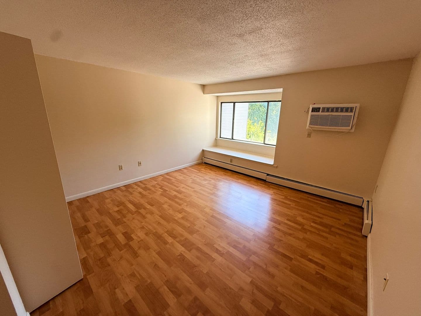 Vernon Apartment: 655 Talcottville Rd.