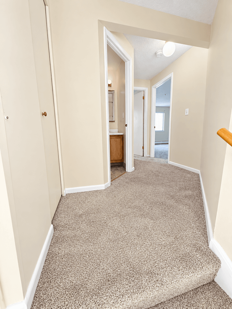 Vernon Apartment: 655 Talcottville Rd.