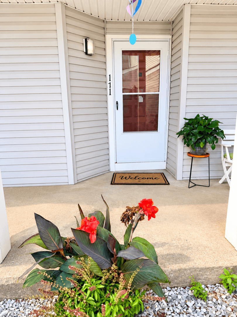 Vernon Apartment: 655 Talcottville Rd.