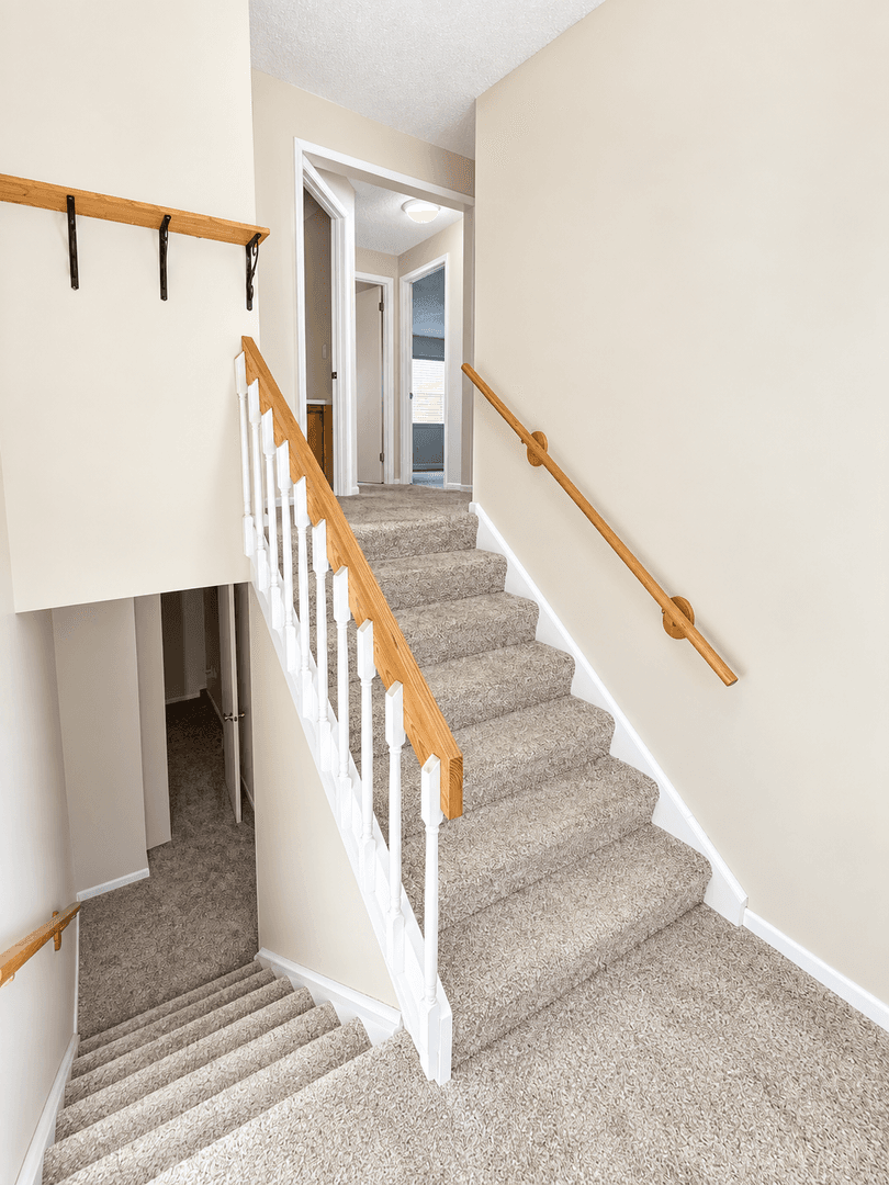 Vernon Apartment: 655 Talcottville Rd.
