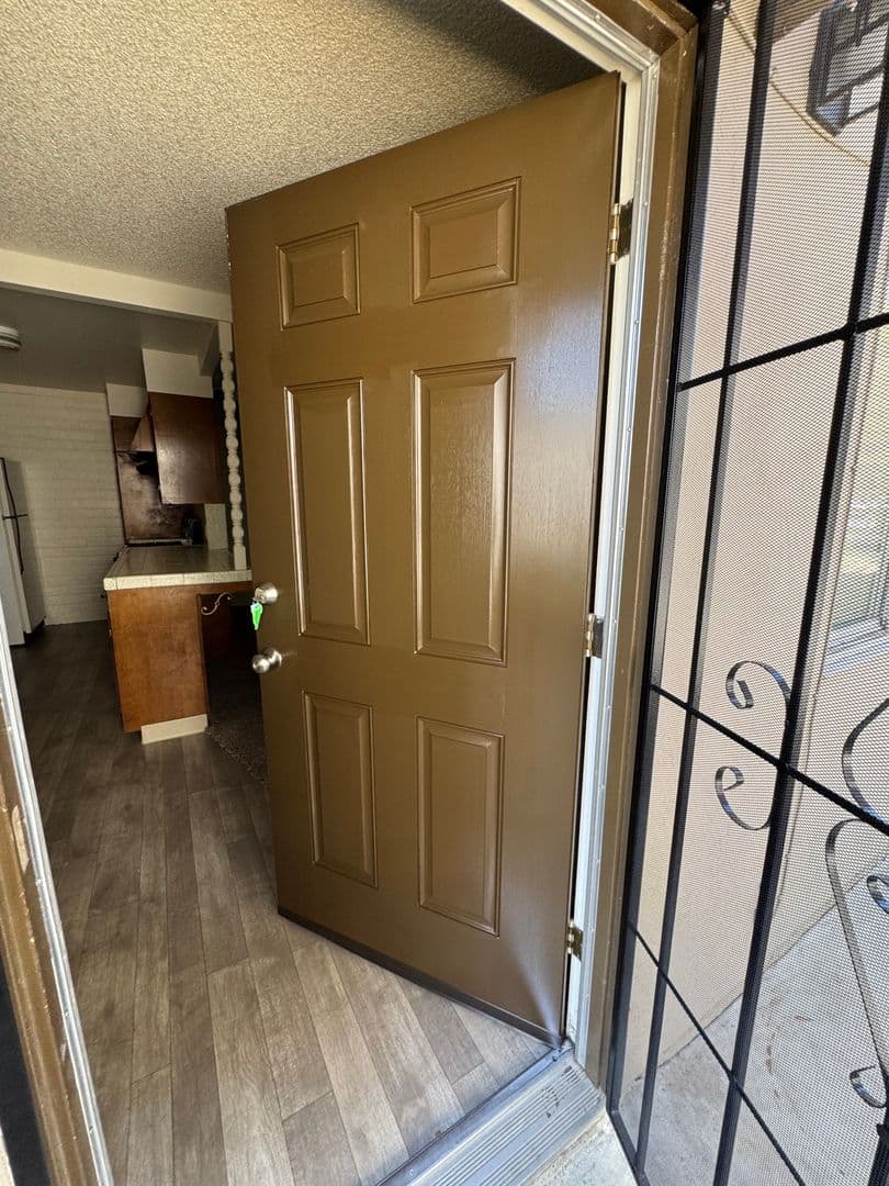 Lodi Apartment: 1354 W. Walnut St.
