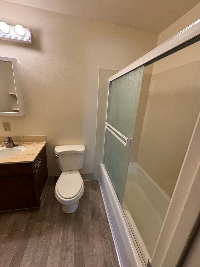 Lodi Apartment: 1354 W. Walnut St.