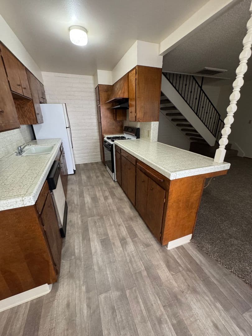 Lodi Apartment: 1354 W. Walnut St.