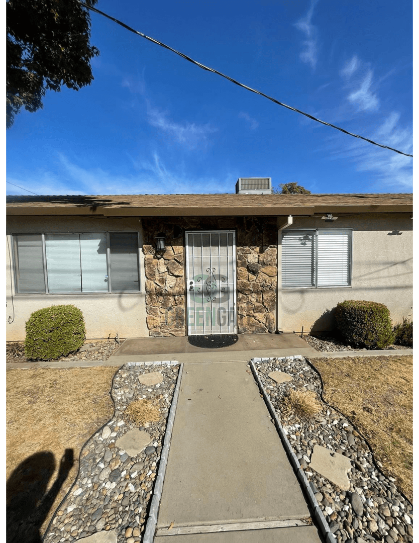 Oakdale House: 332 W G St