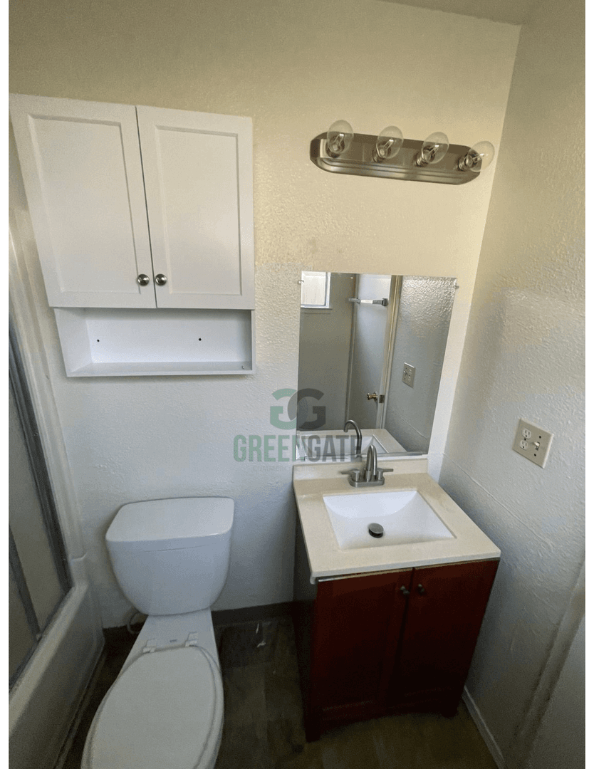 Oakdale House: 332 W G St
