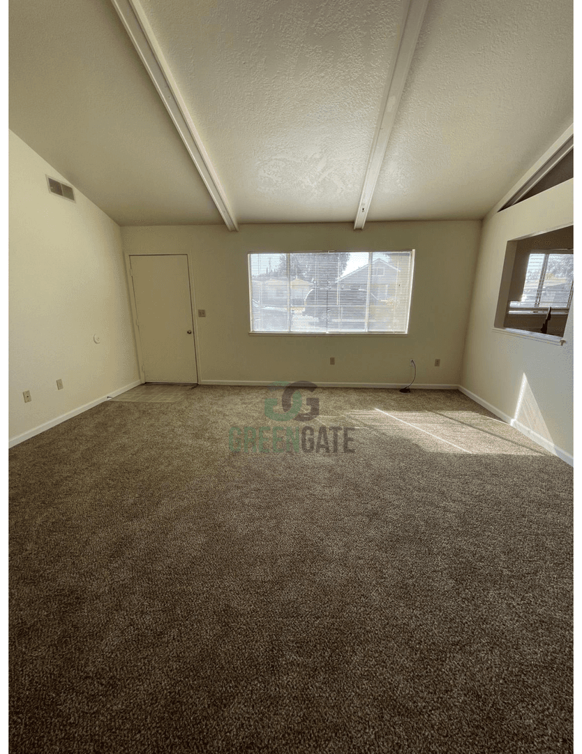 Oakdale House: 332 W G St