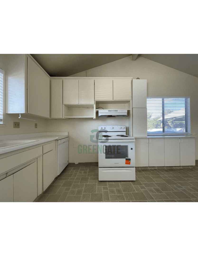 Oakdale House: 332 W G St