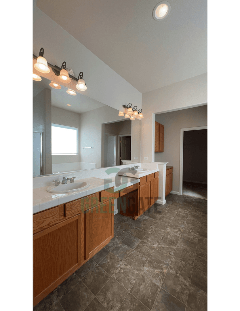 Modesto House: 3217 Sundance Lake Dr