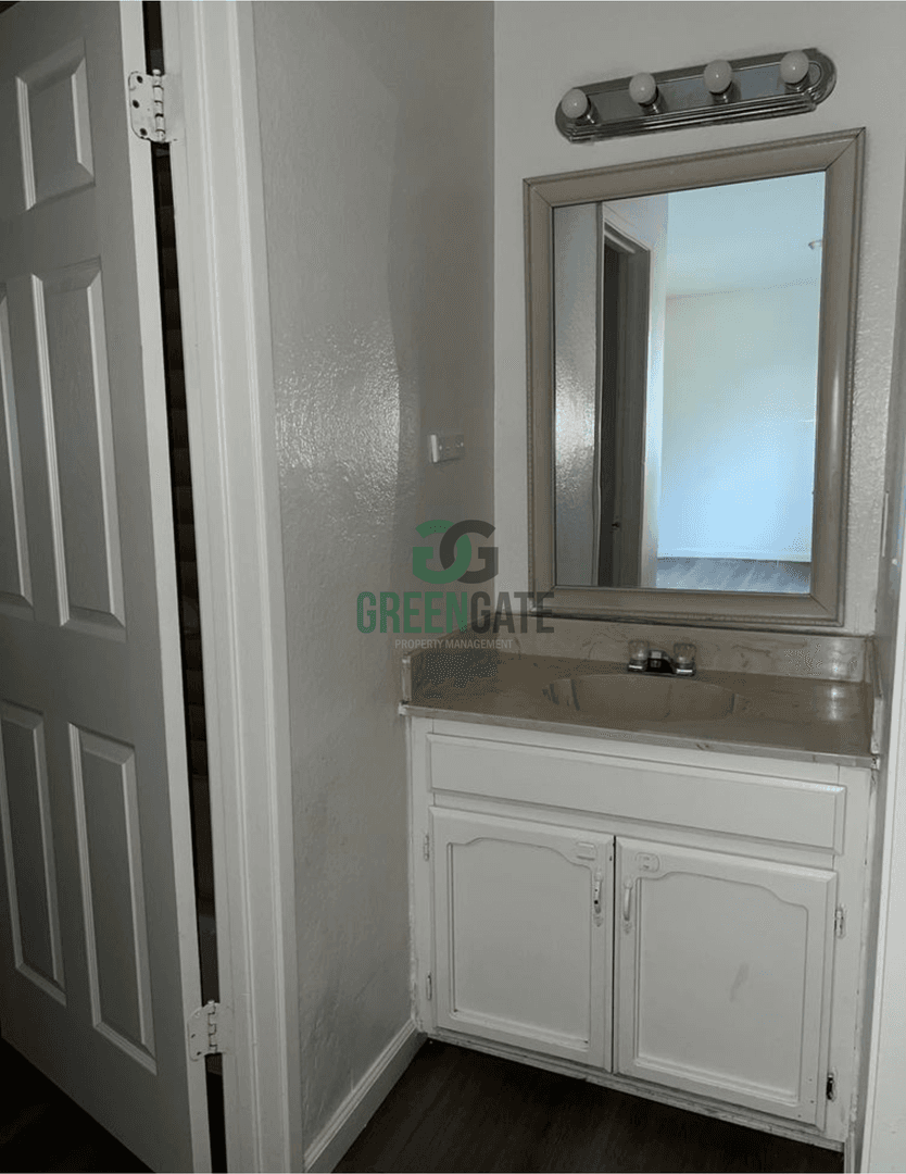 Turlock Apartment: 645 South Ave.