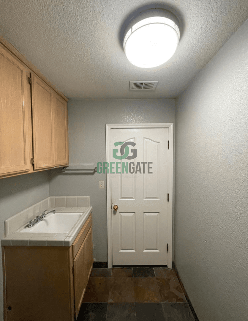 Modesto House: 3612 Justin Ct