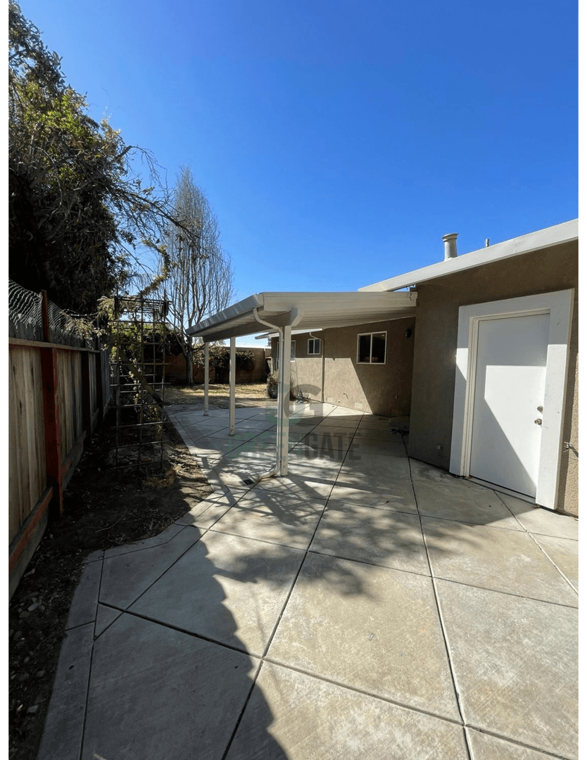 Modesto House: 533 Arrowhead Ct