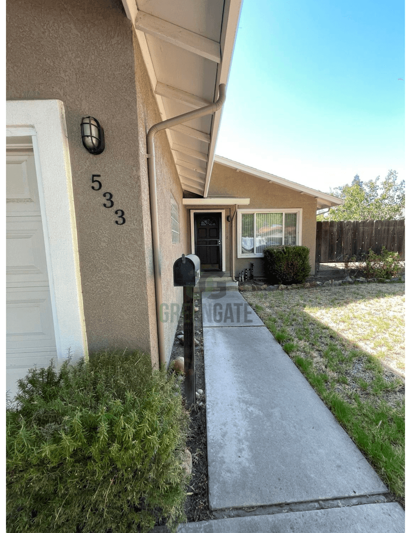 Modesto House: 533 Arrowhead Ct