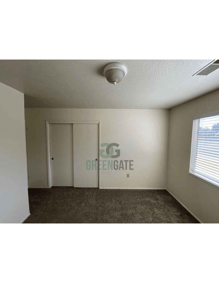 Oakdale House: 332 W G St