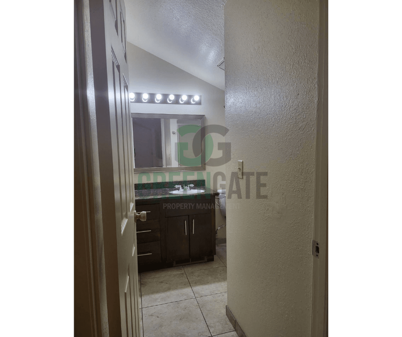 Modesto House: 2428 Woodvale Dr.
