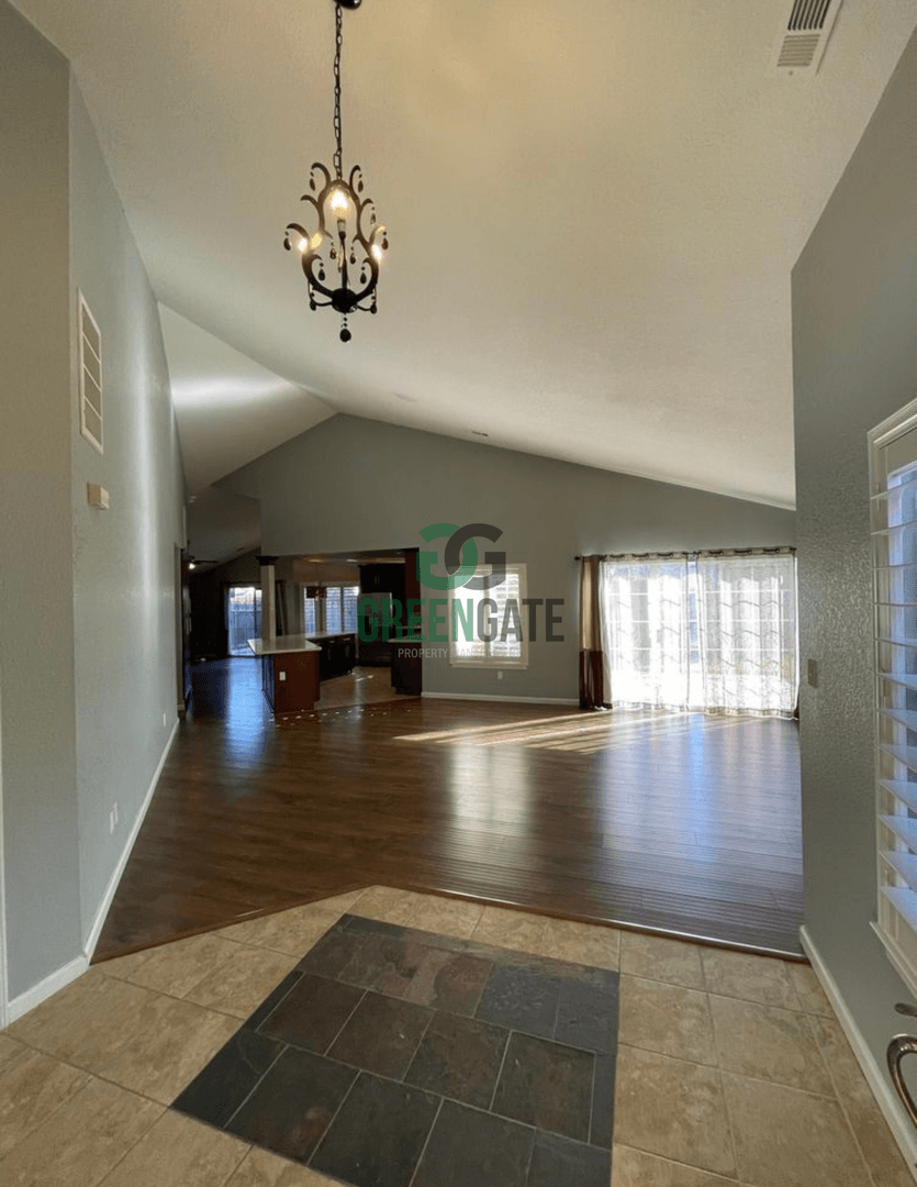 Modesto House: 3612 Justin Ct