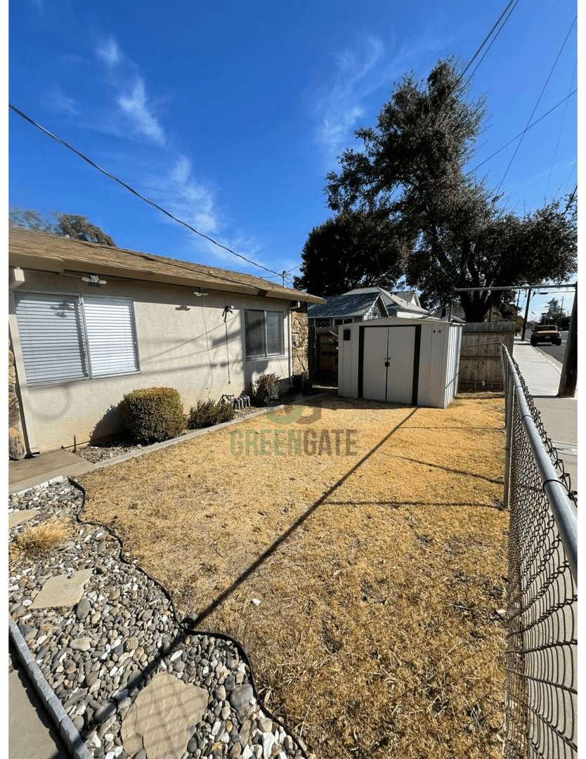 Oakdale House: 332 W G St