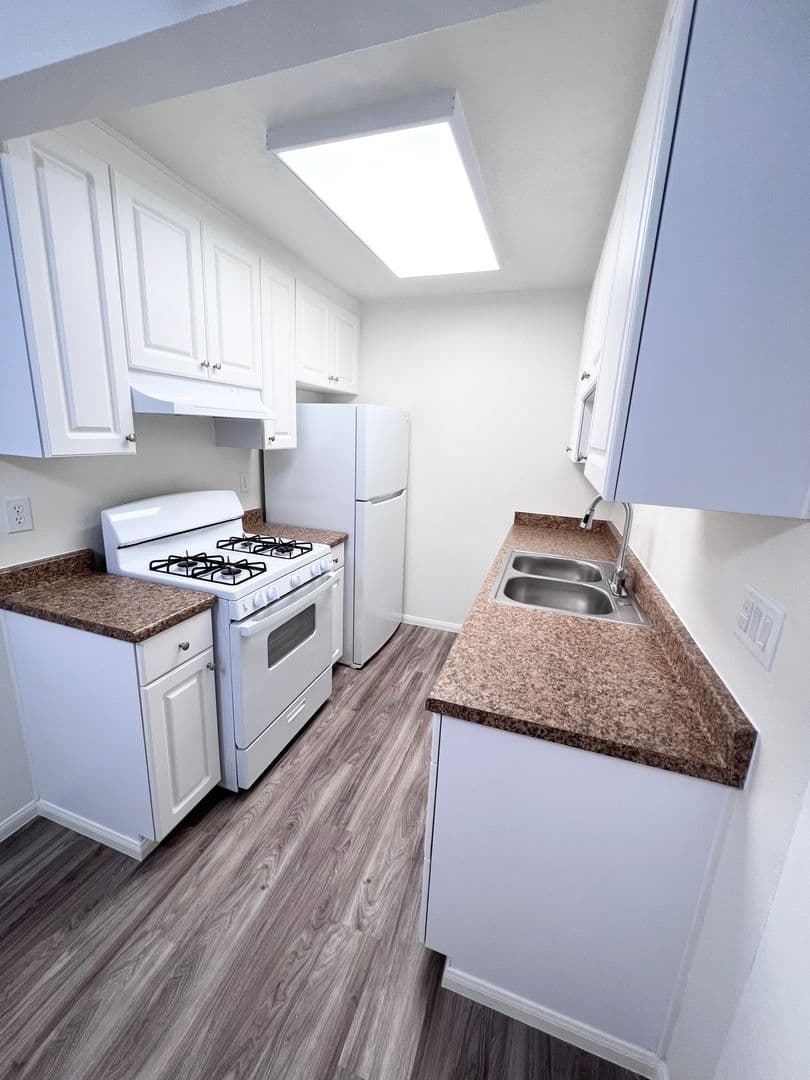 Escondido Apartment: 406-408 N. Hickory
