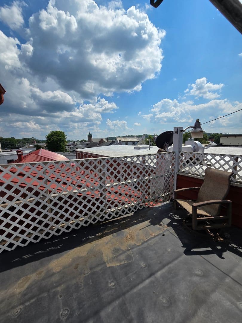 Hamburg Apartment: 320 State St A