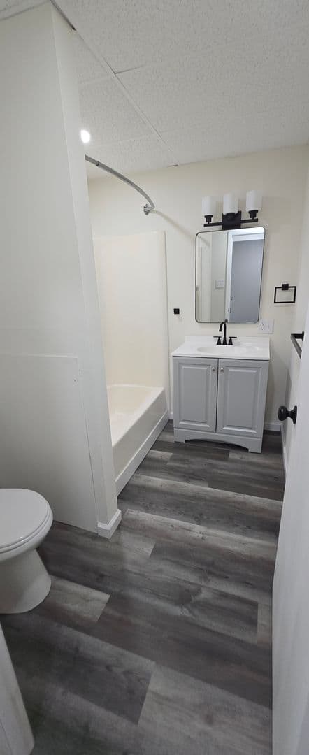 Frackville Apartment: 300 W Frack St