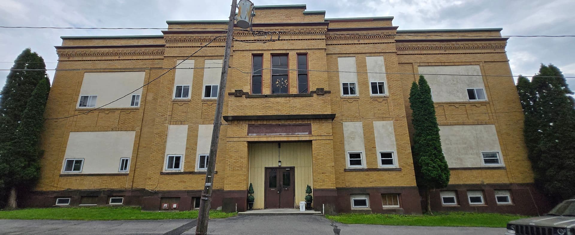 Frackville Apartment: 300 W Frack St