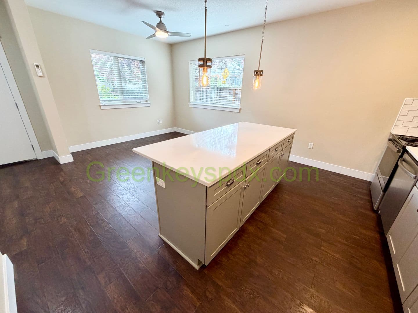 Portland Apartment: 2015 Northeast 47th Avenue
