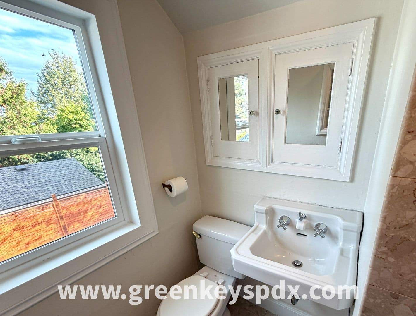 Portland Apartment: 1136 Southwest Gibbs Street