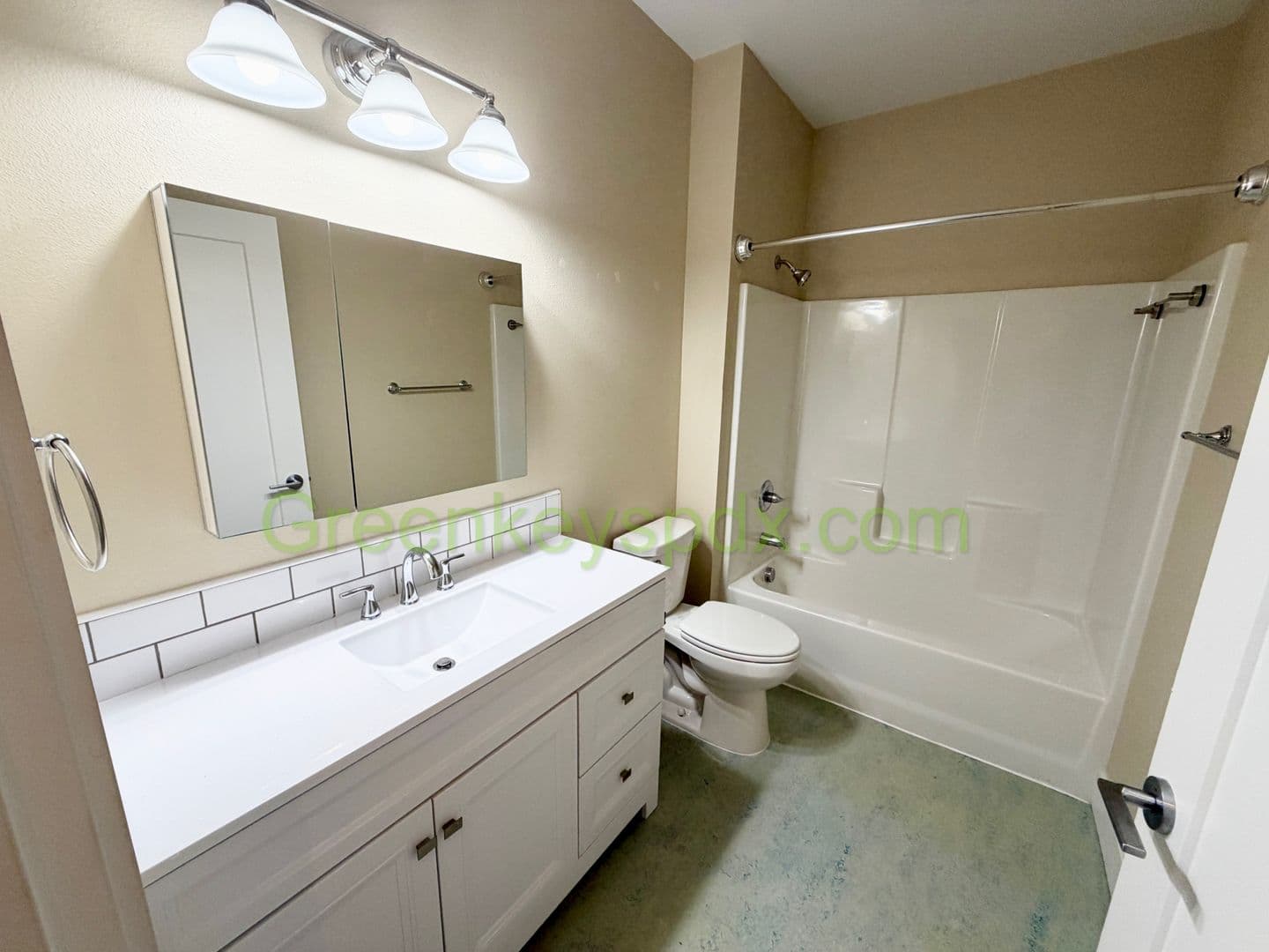 Portland Apartment: 2015 Northeast 47th Avenue