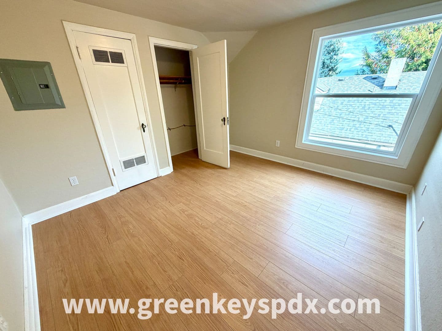 Portland Apartment: 1136 Southwest Gibbs Street