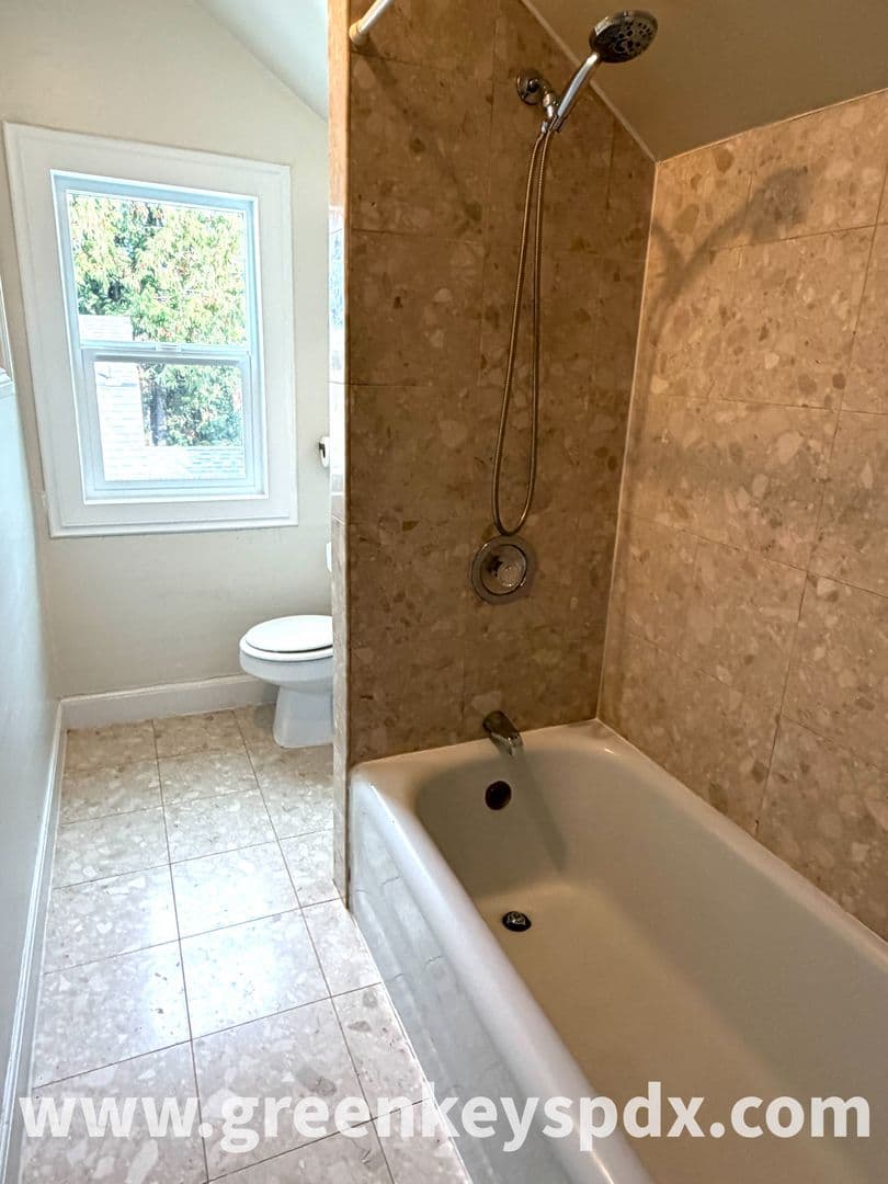 Portland Apartment: 1136 Southwest Gibbs Street