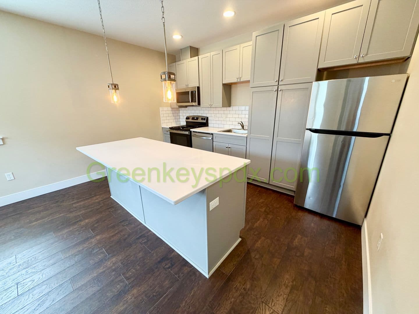 Portland Apartment: 2015 Northeast 47th Avenue