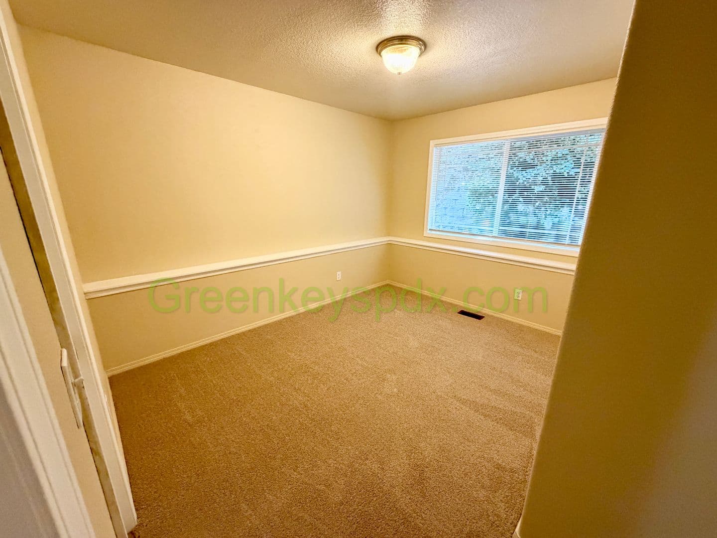 Troutdale House: 1032 Southwest Halsey Street