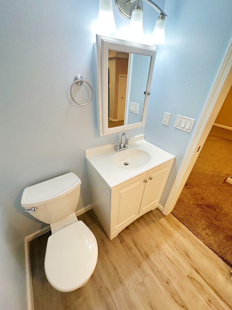 Portland Apartment: 2327 North Buffalo Street