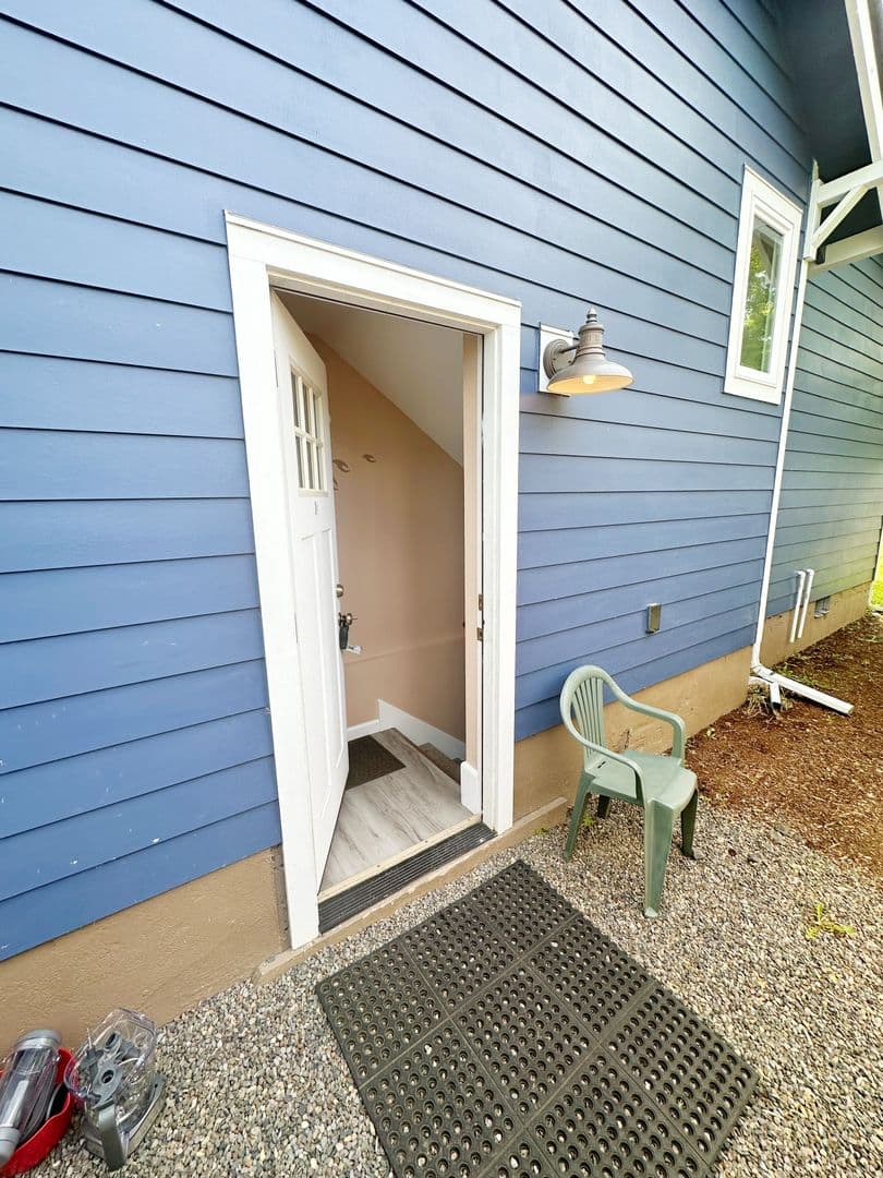 Portland Apartment: 2327 North Buffalo Street