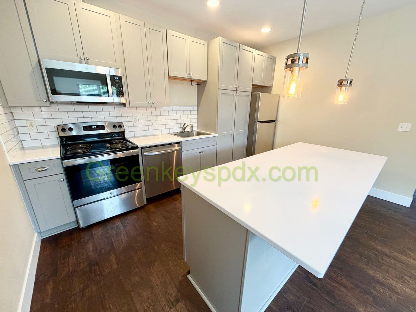 Portland Apartment: 2015 Northeast 47th Avenue
