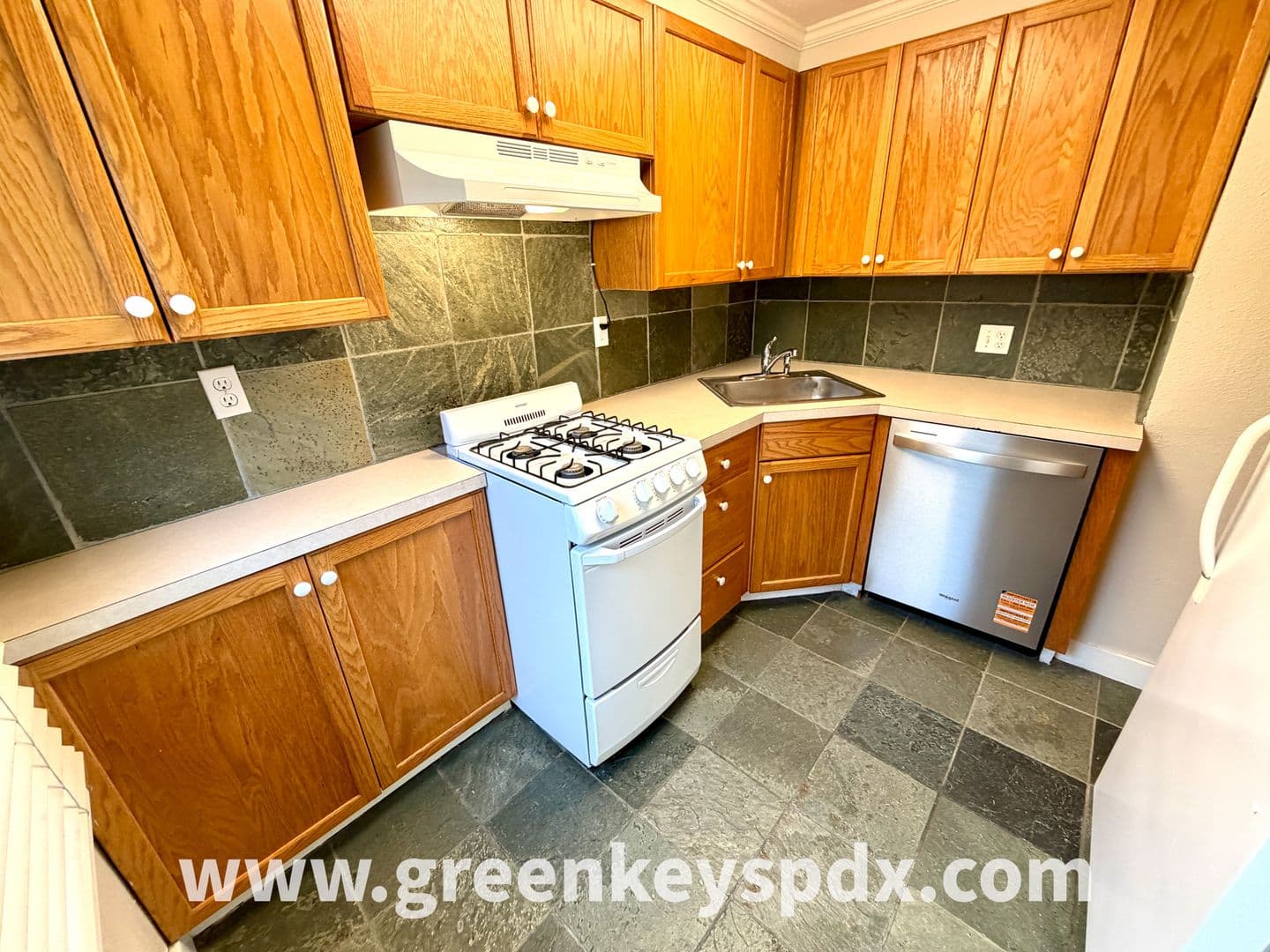 Portland Apartment: 1136 Southwest Gibbs Street