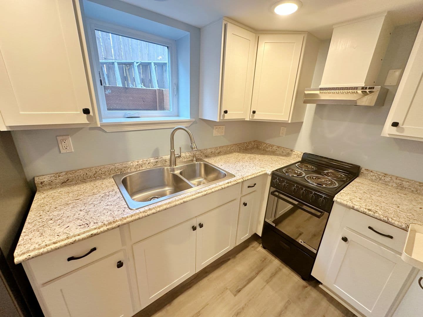Portland Apartment: 2327 North Buffalo Street