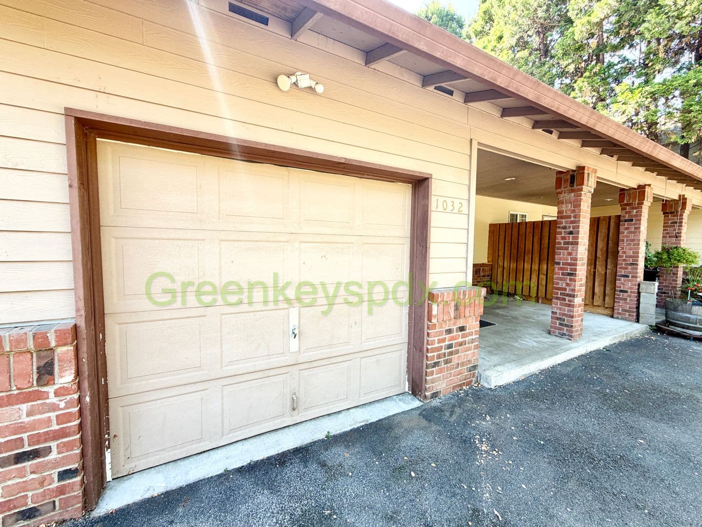 Troutdale House: 1032 Southwest Halsey Street