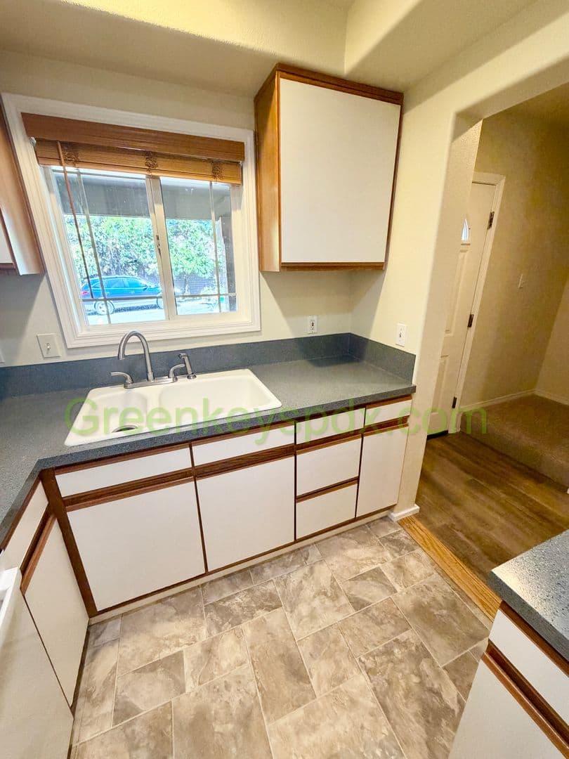 Troutdale House: 1032 Southwest Halsey Street