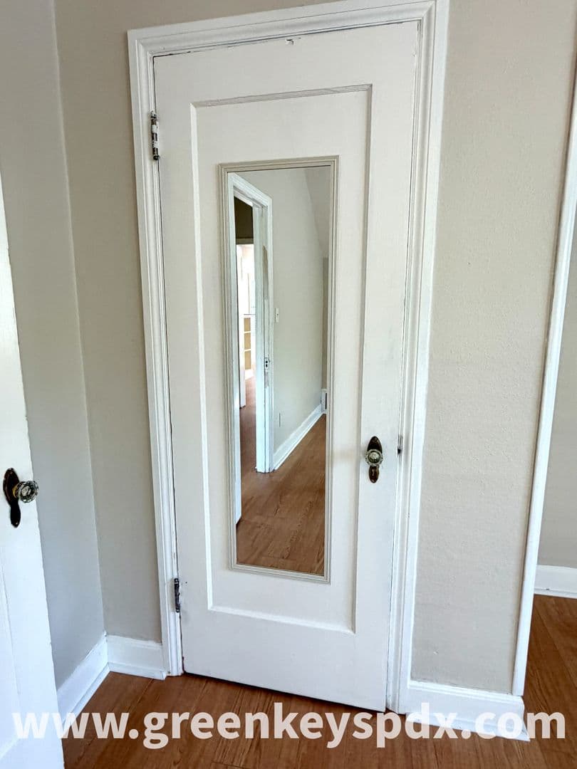 Portland Apartment: 1136 Southwest Gibbs Street